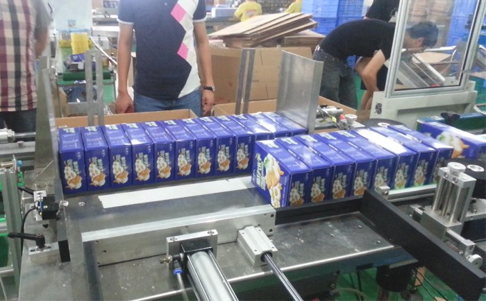 側推式自動裝箱機