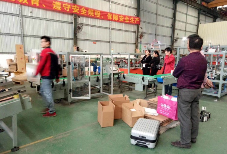 裝箱機生產車間